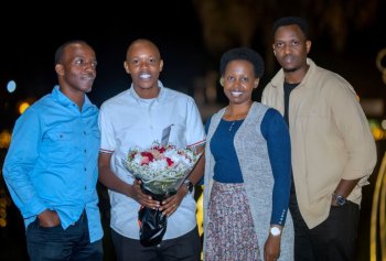 Nijye babona ariko inyuma hari Kristo - Pastor Lopez yageze i Kigali avuga ibyo yigiye ku birenge bya Alexis Dusabe