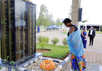 Kwibuka29: Perezida w'Umutwe w'Abadepite yifatanyije n'Akarere ka Nyanza kunamira abazize Jenoside yakorewe Abatutsi 