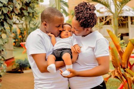 Umunyamakuru Frederick n'umugore we bizihije mu byishimo byinshi isabukuru y'umwaka bamaze mu rushako