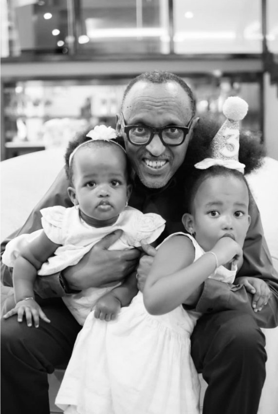 Perezida Kagame ati "Nishimiye gusohokana n'abakobwa banjye ku munsi mukuru wabo w'amavuko"