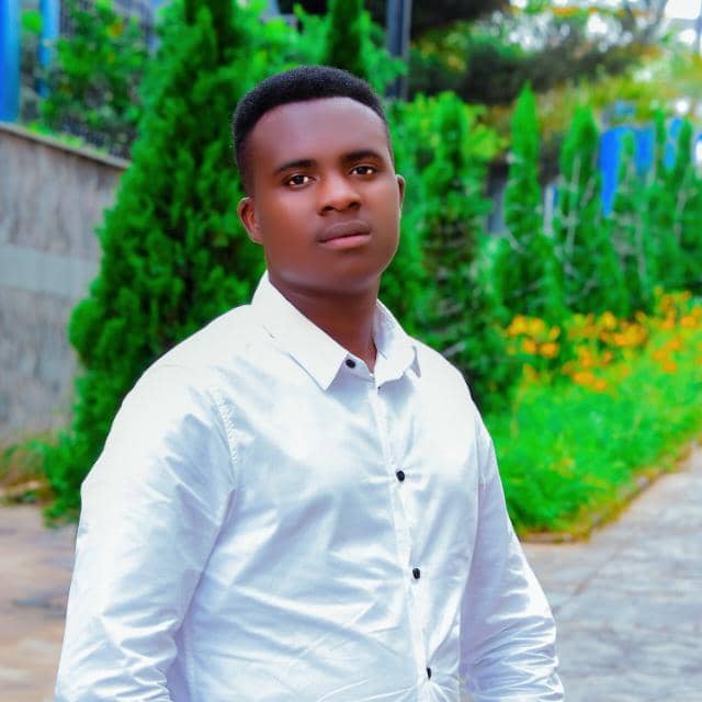 Secular yarahombye! Phil Godwin waririmbaga ibishegu agahamagarwa na Malaika yasohoye indirimbo "Don't Cry"