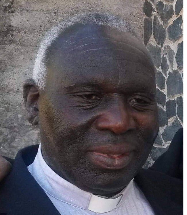 Musenyeri Simon Habyarimana wahawe ubupadiri mu 1975 yitabye Imana