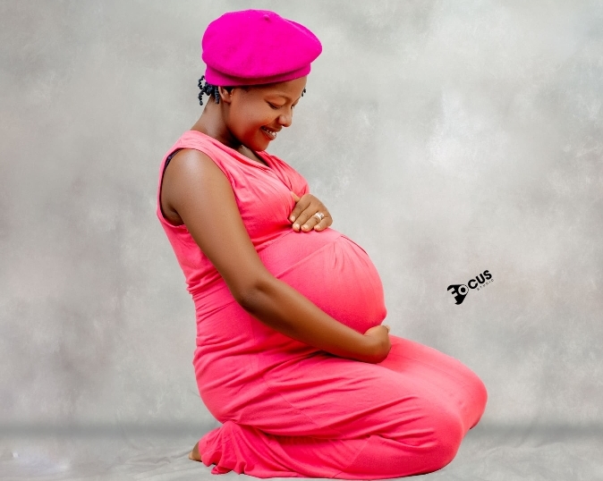 Umuramyi Daniella yibarutse impanga