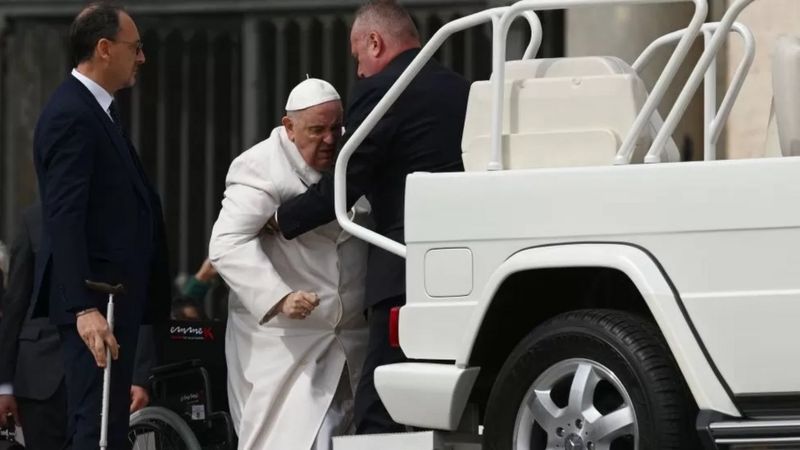 Papa Francis w'imyaka 86 urembeye mu bitaro afatiwe iry'iburyo na benshi barimo Perezida Biden