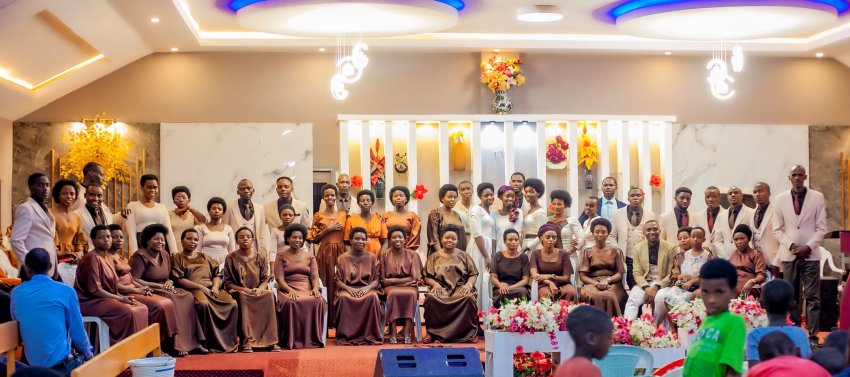 Amateka n'imishinga y'iterambere bya Yakini Choir yashyize hanze indirimbo “Wadukuye Ahakomeye” - VIDEO