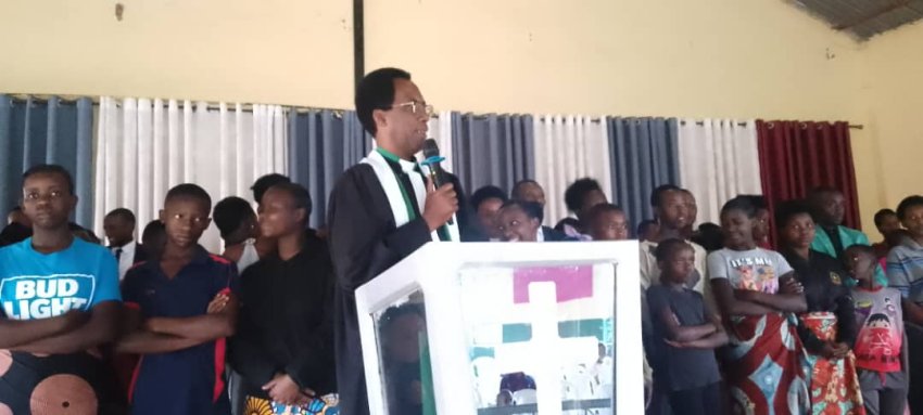 EPR Gihinga: Abasaga 40 babatijwe mu mazi menshi, hakirwa n'abakristo bashya