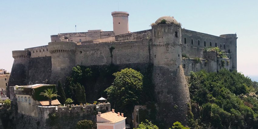 Gereza zo mu gihe cya Bibiliya n'iza none: Itandukaniro n'ihuriro mu ndorerwamo y'ukuri