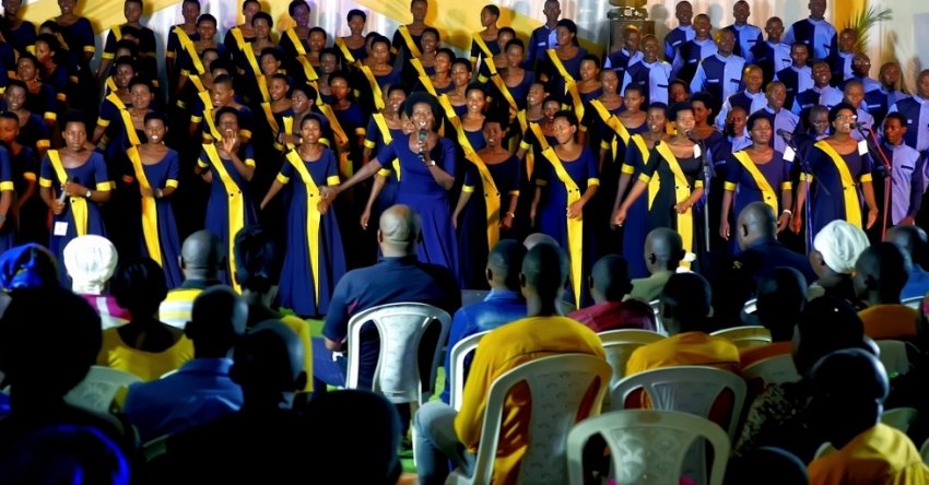 ADEPR Ivuguruye! Korali Umucyo yasohoye amashusho ashyushye ya ya ndirimbo ya Hiphop yahawe umugisha na Rev Isaie