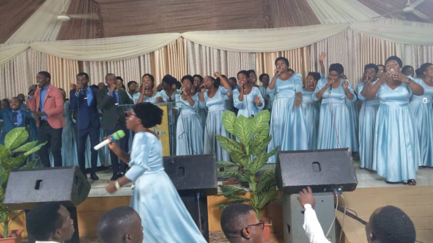 Kubana na Yesu ni umunyenga! Korali Urukundo yagarutse muri Goligota - VIDEO