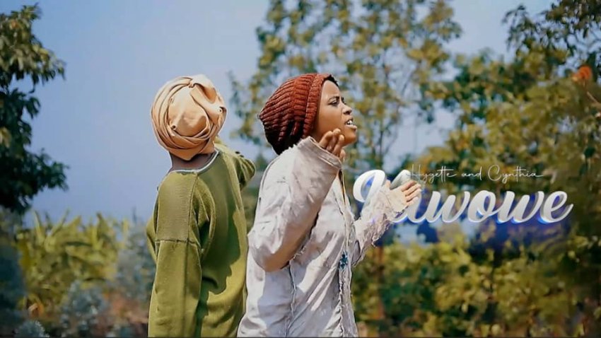 Impanga 'Hygette and Cynthia' bazanye amaraso mashya muri Gospel bahera ku ndirimbo "Ni Wowe"
