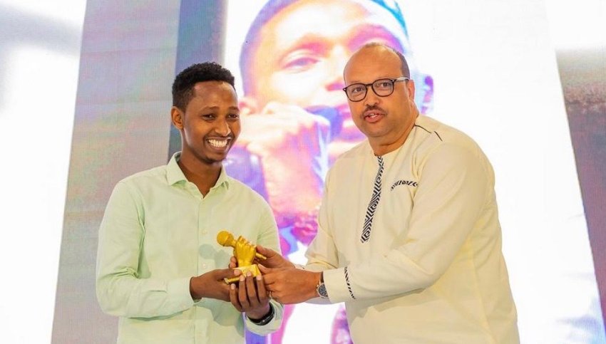 Israel Mbonyi yegukanye igihembo cy'umuramyi mwiza muri Isango na Muzika Awards 2022