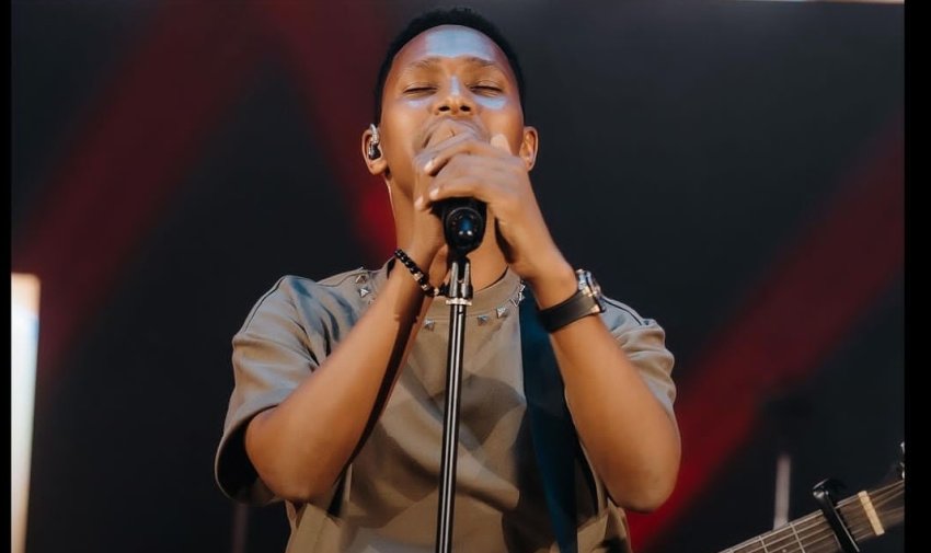 Ntimuzaze mwambaye inkweto ndende cyane! Ishimwe rya Israel Mbonyi n'ibyo yasabye abitabira igitaramo cye