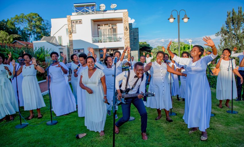 Korali Elayono bashyize hanze indirimbo "Umwami w'Amahoro" nta n'ukwezi kurashira basohoye indi 