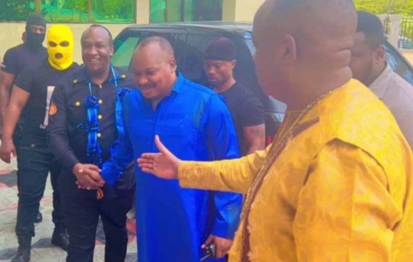 Dr Bishop Rugagi Innocent yageze muri Tanzania yakirwa nk'Umwami, acungirwa umutekano bikomeye-PHOTOS