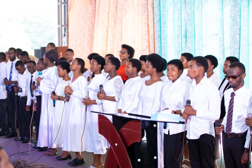 Indirimbo “Jya Usenga” ya Alliance Choir ikomeje gukora abantu ku mitima no kubegereza Imana