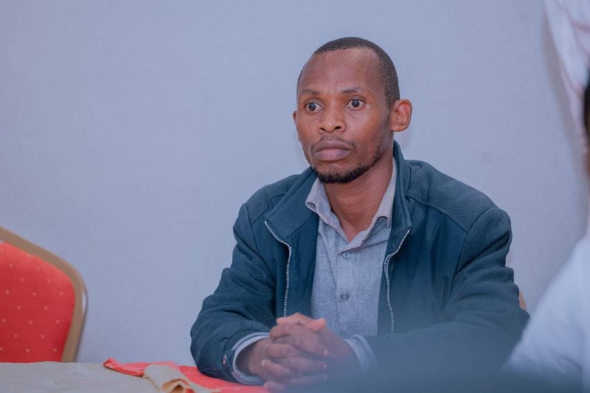 Abanyamakuru n'abahanzi batanze ubutumwa bwo guhumuriza Frodouard wa Paradise wapfushije Se