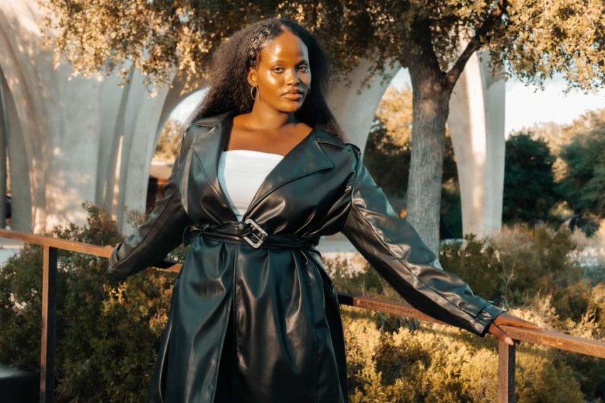 Nta turo mfite nakwitura Yesu riruta urukundo wankunze - Solange Mwiza mu ndirimbo nshya "Ituro"