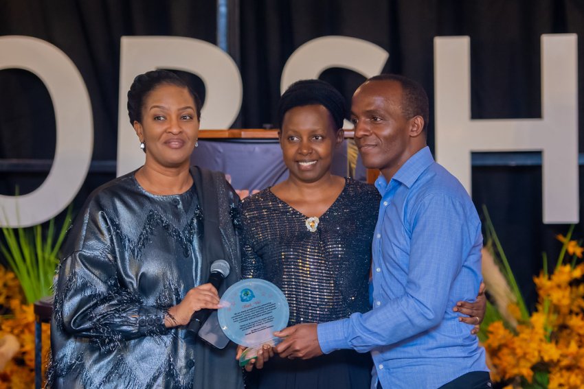 Inkingi 10 muri Gospel zashimwe! Amatabaza 5 yakongejwe na Apostle Mignonne washinze ikirenge mu cya Dawidi