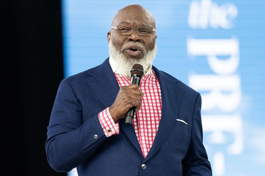 TD Jakes Clarifies: 'I Only Spent 30 Minutes at Diddy's Party,' He Tells Oprah