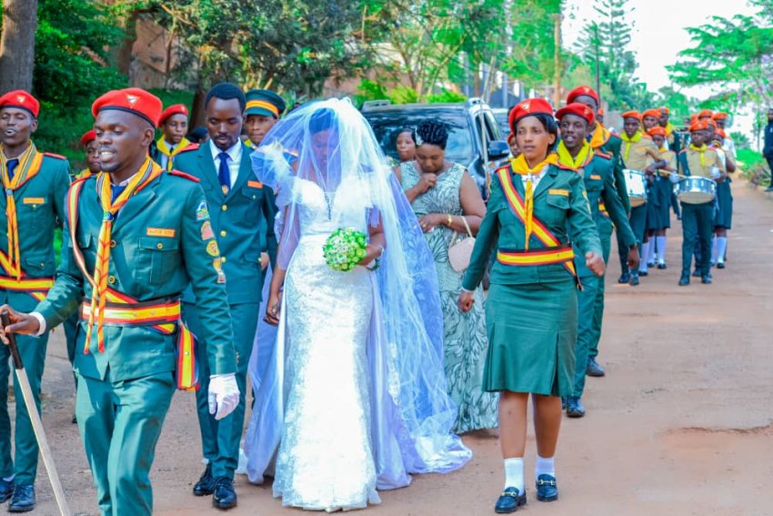 Nsabiyumva Yvette na Ntawigenera Cyprien bakoze ubukwe bw'agatangaza-PHOTOS