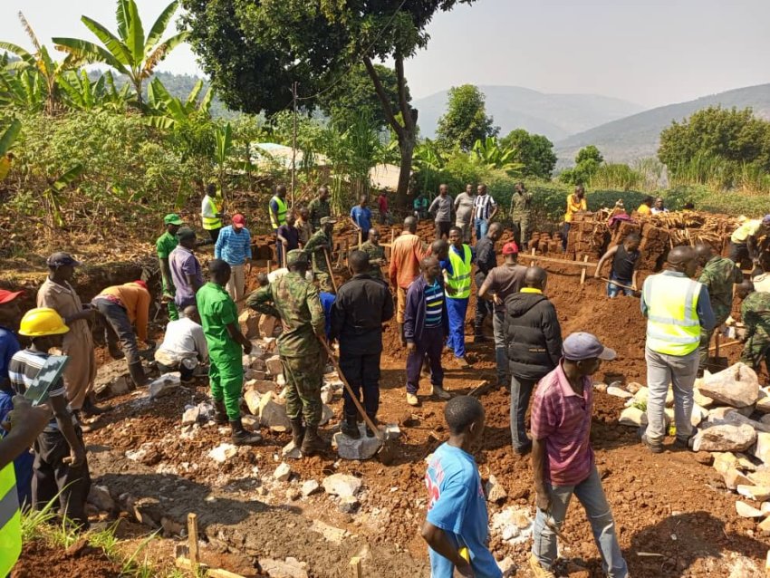 Korali Goshen yifatanyije na Korali Rangurura mu gikorwa cy'Umuganda rusange muri "Rangurura Evangelical Week"