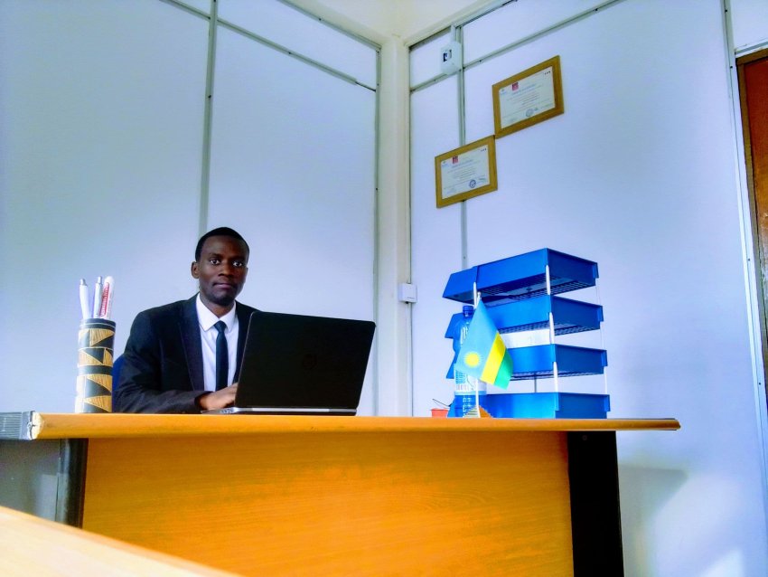 Cyubahiro Alphonse uyobora Elayo Family Choir yashinze Channel izafasha Abanyarwanda kumenya Amategeko