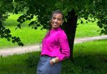 Mbere yo gusangira uruhimbi na Tonzi, Aimée Micomyiza yatambukije ishimwe mu ndirimbo "Dufite Imana"