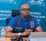 Ni ukujya turamya tukanasenga Imana ukuboko kumwe kuzamuye icyubahiro cyayo ukundi gufashe ikofi yacu?