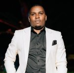 Philemon Byiringiro ari gutungurwa n'abakomeje guhinduka nk'abana bato kubera indirimbo ze