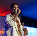 Imana ihe umugisha Israel Mbonyi kuko ibyo ari gukora ari isomo rikomeye ku bandi