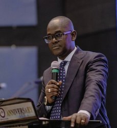 Pastor Dr Ian Tumusiime yasobanuye impamvu gufunga insengero zitujuje ibisabwa atari akarengane k'Itorero