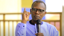 Abakobwa b'uburanga ku isonga mu byatumye Rev. Dr. Rutayisire ataba Padiri