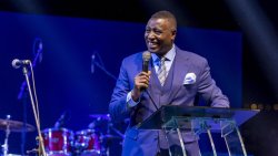 Apostle Dr Gitwaza: Hari Ijambo rikomeye kandi rihindura abantu kurusha amagambo y'abanyapolitike