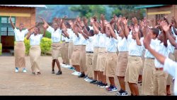 Korali Nshobozamwami yagabye igitero cyo mu mwuka yifashishije indirimbo "Ubabariye Umukene" - VIDEO