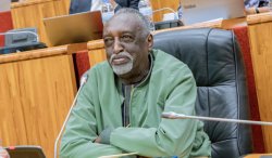 Sinsenga kuko njya kuvuka sinabanje gusenga mbisaba – Tito Rutaremara utemera Imana