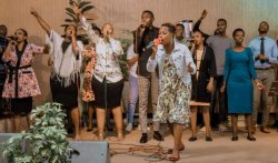 Upendo Ministries yamamaye mu ndirimbo 'Umujura' yasohoye indi iryoshye cyane iterwa na Aime Frank-VIDEO