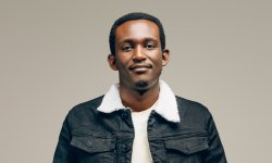 Rwibutso Emma wahesheje umugisha abakunzi be mu ndirimbo "Amazi meza" agarukanye "Ishimwe"