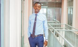 Elino agiye gushyira hanze indirimbo itegererezanijwe amatsiko yise "Bwa buntu butangaje"