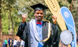 Ni bwo umuziki ugiye gutangira – Umuramyi Dusenge Elie nyuma yo guhabwa impamyabushobozi ihanitse