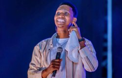 Israel Mbonyi yongeye avugisha abakunzi be mu ndirimbo nshya yise "Nita Amini"-VIDEO