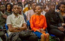 Mahoro Isaac yatanze Inka, "Adamu azana na Eva"! Udushya twaranze igitaramo cya Vumiliya Mfitimana