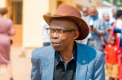 Yari umujyanama mwiza! Thacien Titus avuga ku mubyeyi we watabarutse atumvise indirimbo "Izatumara amarira"