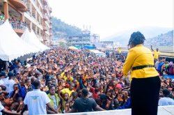 Pastor Julienne Kabanda yakoreye igiterane gikomeye muri Nyabugogo anatanga inkunga ibyibushye ku batishoboye 