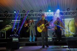 Israel Mbonyi yatangiriye ibitaramo bizenguruka Igihugu muri Kaminuza ya INES Ruhengeri 