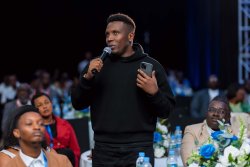 Christopher yasabye Kiliziya Gatolika gushyira muri Misa umwanya wo kuramya no guhimbaza Imana
