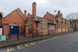 Yize mu kigo cy'abakobwa yiyita umukobwa ari umuhungu mu ishuri ry'Itorero ry'u Bwongereza