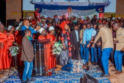 Korali Ukuboko kw'iburyo yaturishije umuraba mu ndirimbo "Abera b'Imana" - VIDEO