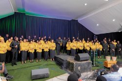 Korali Holy Nation yakebuye inzererezi mu buryo bw'umwuka mu ndirimbo "Inzira imwe" - VIDEO