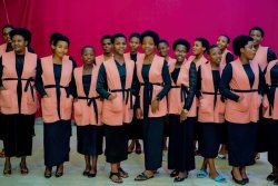 Korali Narada ya ADEPR Karama basohoye indirimbo nziza bise "Azakubundikiza Amoya"