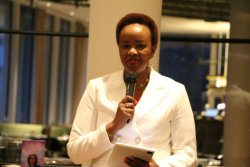 Irindi hishurirwa: Nyuma yo kumurika igitabo Ev Eliane yavuze ku mashimwe abyiganira mu mutima we